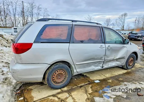 2010 Toyota Sienna Ce z USA, uszkodzony, nr VIN 5TDKK4CCXAS332848